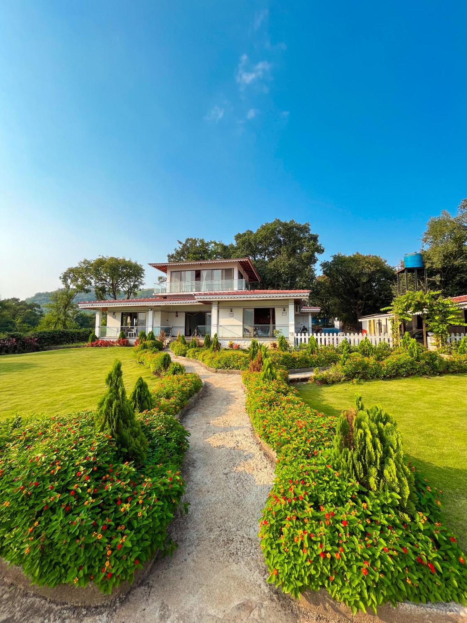 Luxurious Infinity Pool Overlooking Pawna For Parties And Events Villa *
