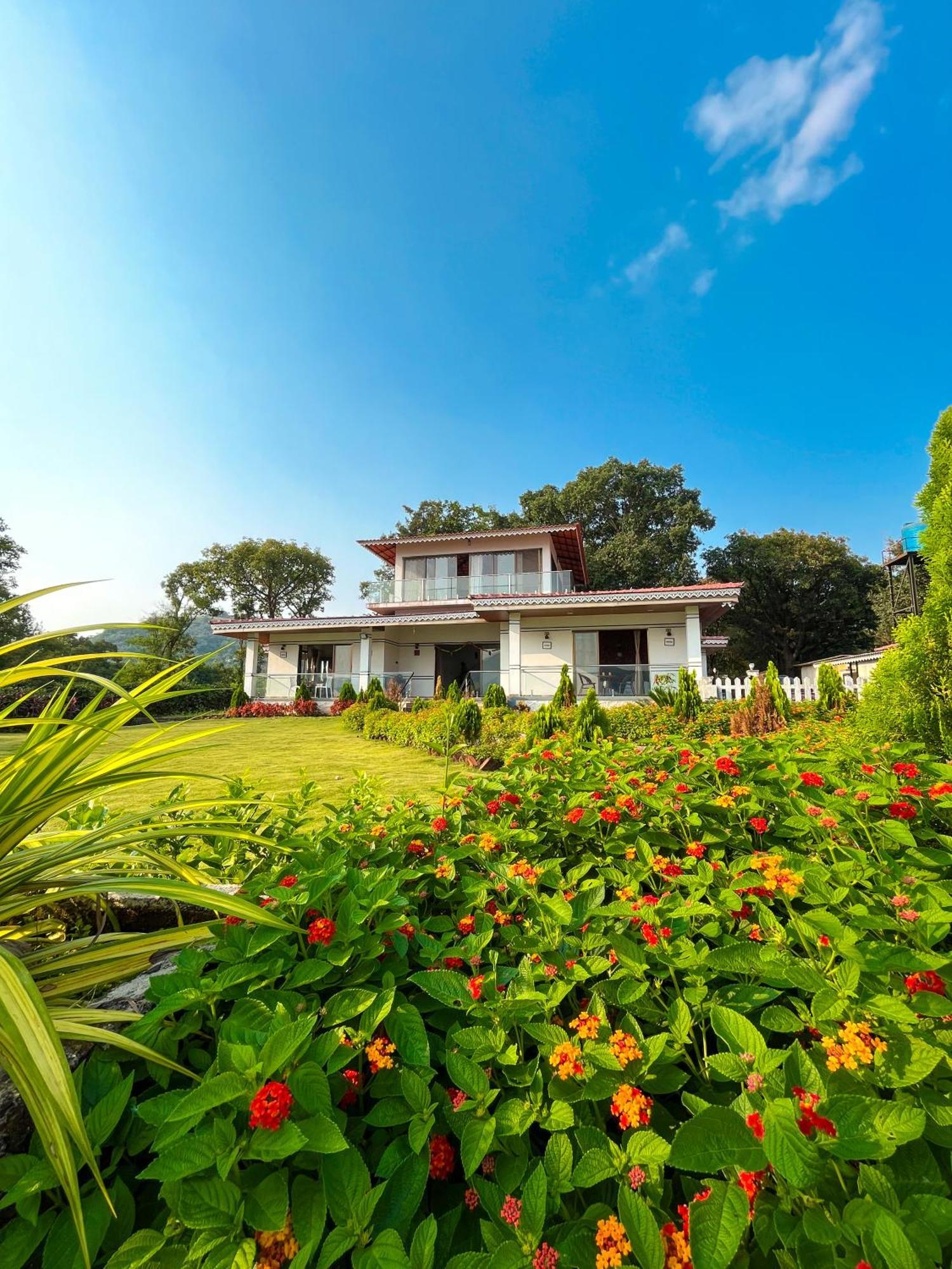Villa Luxurious Infinity Pool Overlooking Pawna For Parties And Events *