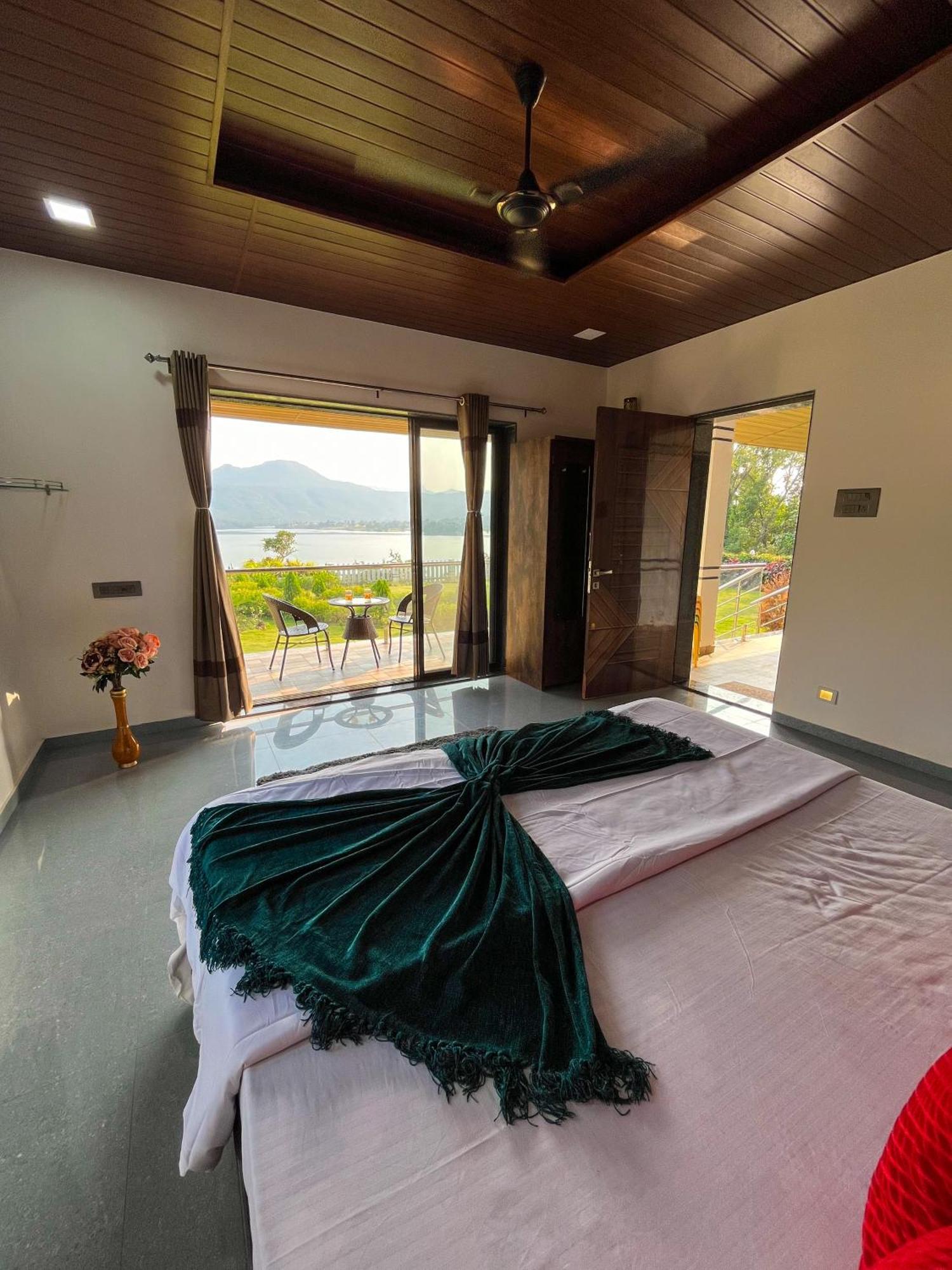 Luxurious Infinity Pool Overlooking Pawna For Parties And Events Villa *