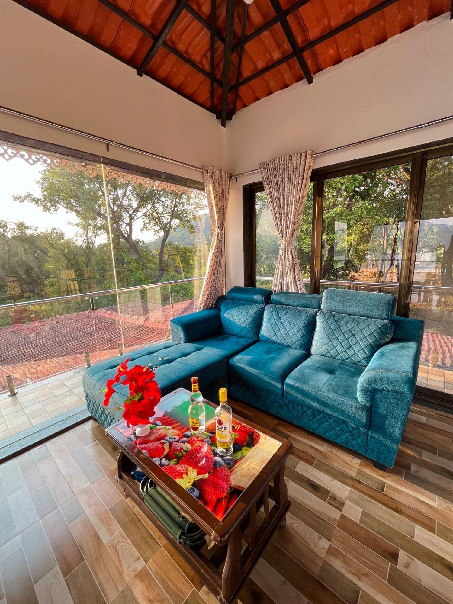 Villa Luxurious Infinity Pool Overlooking Pawna For Parties And Events *