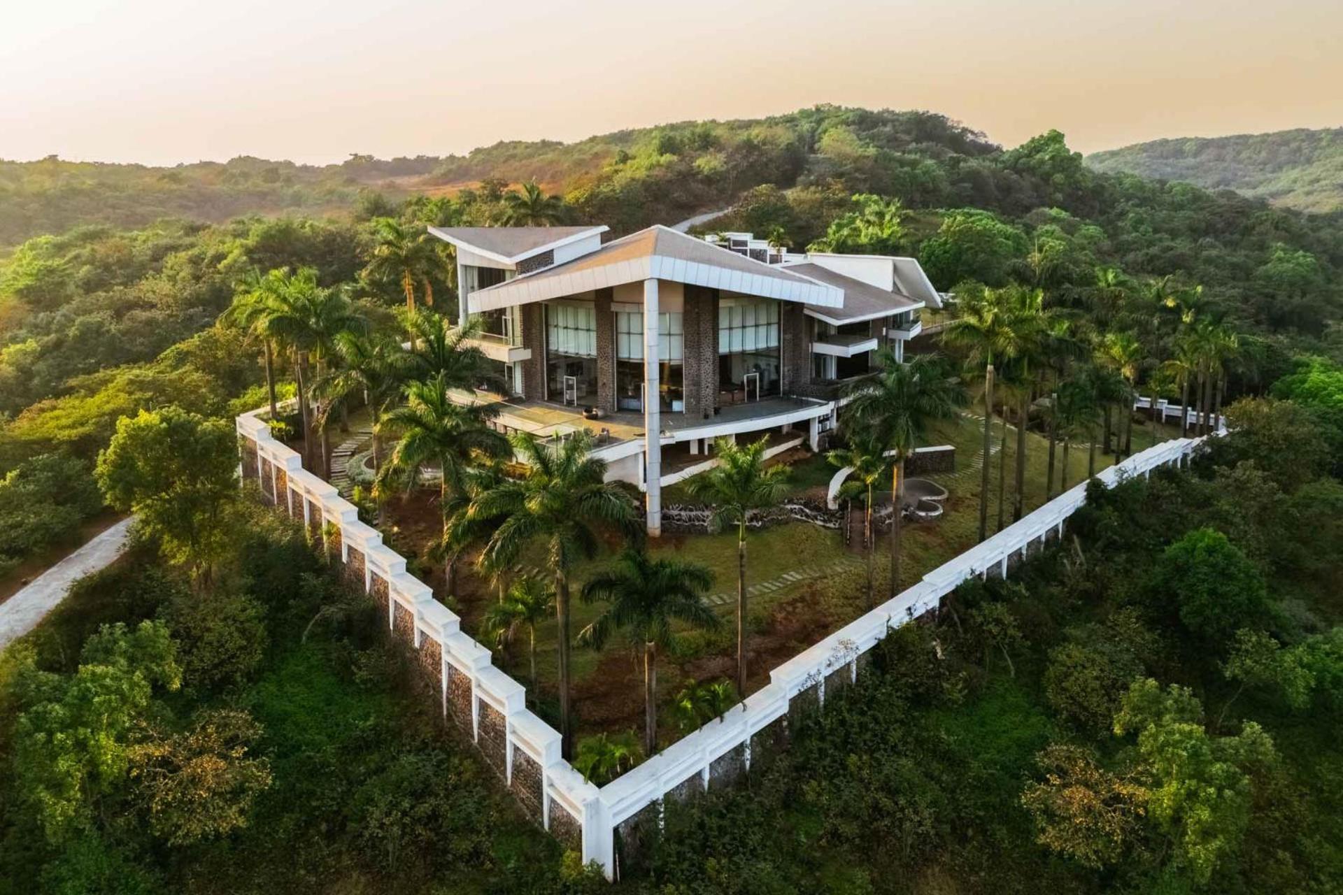 Villa Stayvista's Emerald Acres: Luxury Retreat With Heated Pool & Scenic Views Lonavala