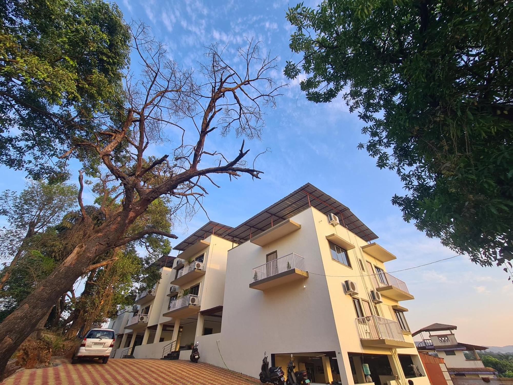 Hill Hotel 3*