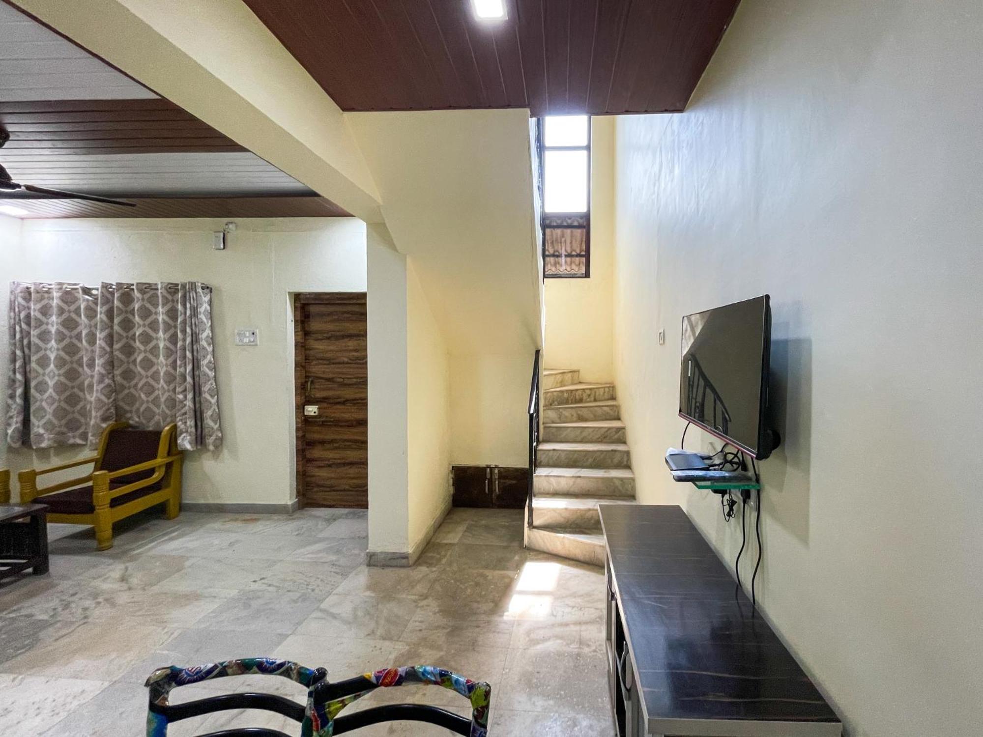 Zars Villa, Villa