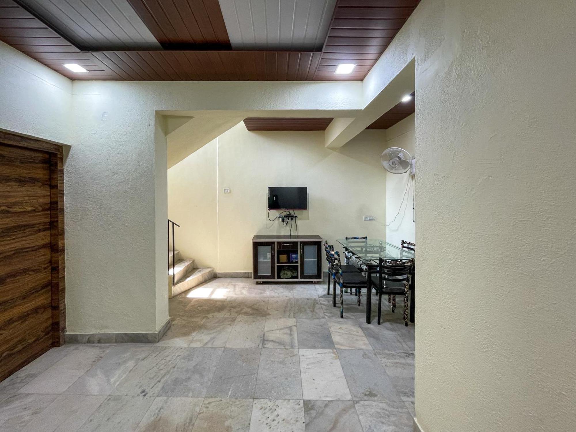 Zars Villa, Villa *
