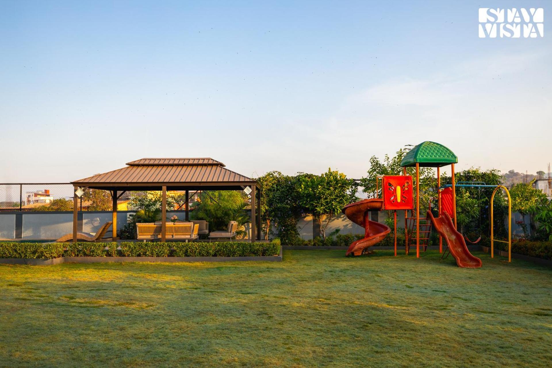 Villa Stayvista At Seraphine With Theatre, Jacuzzi & Pvt Pool *