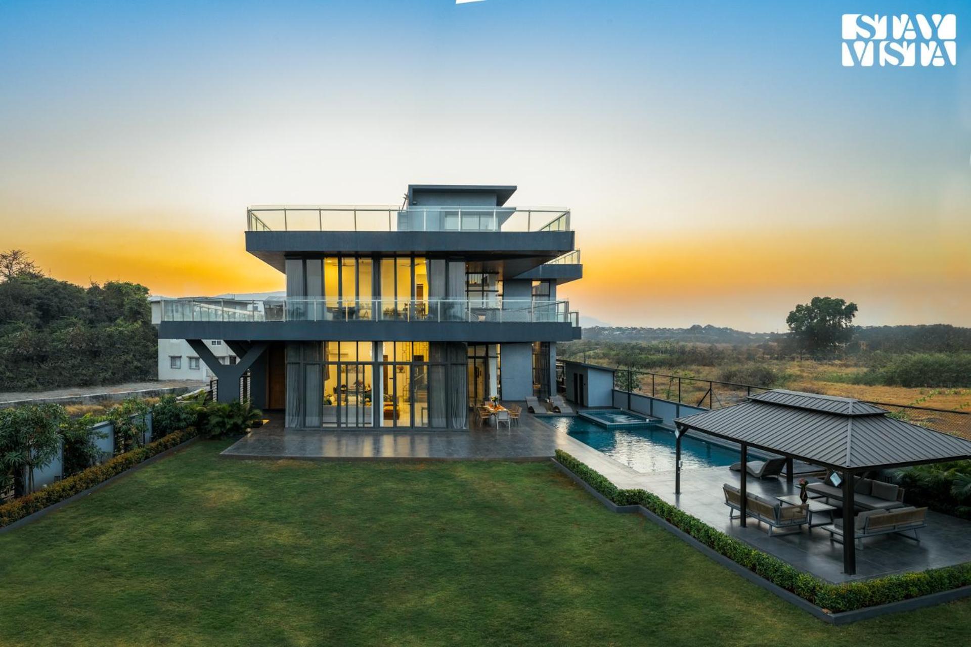 Stayvista At Seraphine With Theatre, Jacuzzi & Pvt Pool Lonavala
