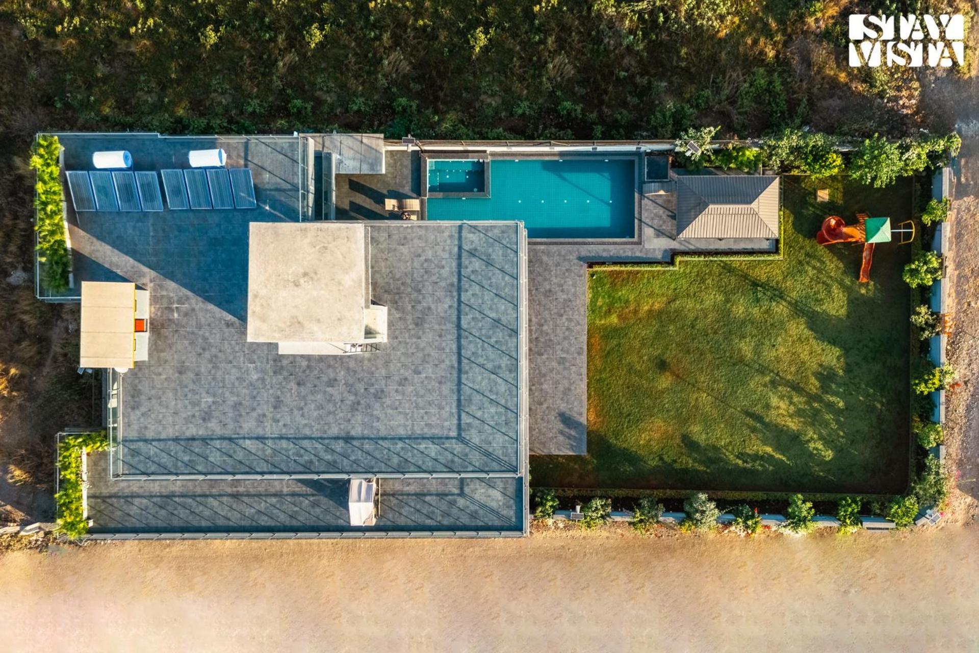 Stayvista At Seraphine With Theatre, Jacuzzi & Pvt Pool