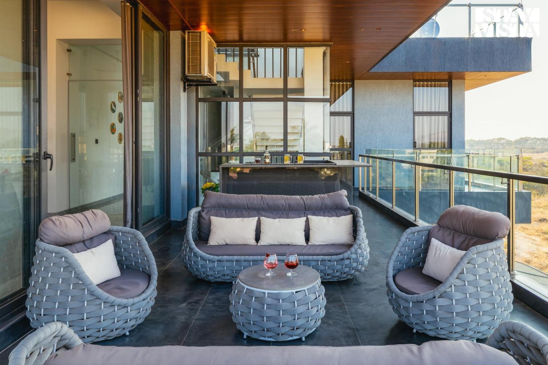 Villa Stayvista At Seraphine With Theatre, Jacuzzi & Pvt Pool *