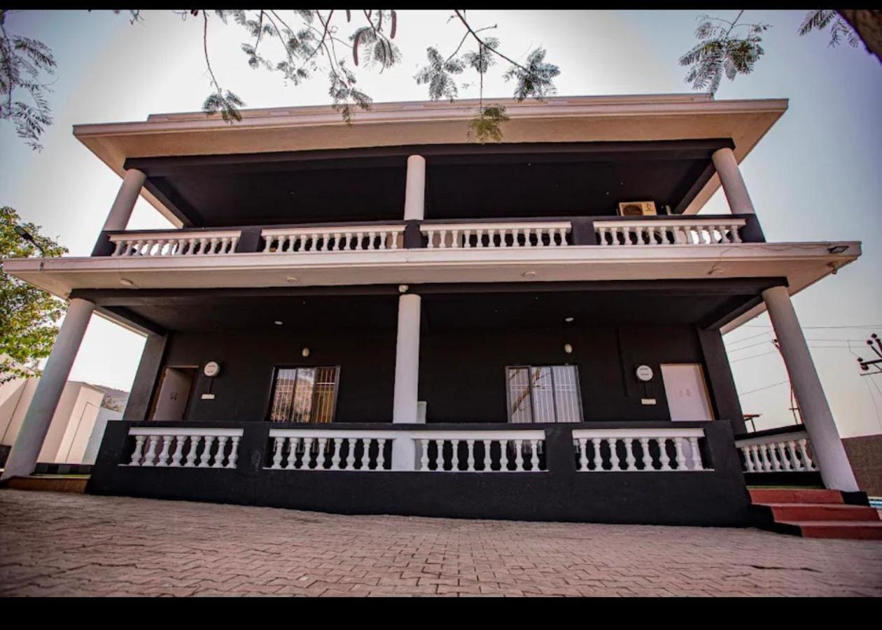 Ll Empyrean Ll 6bhk Ac Black Bunglow Ll Lonavala