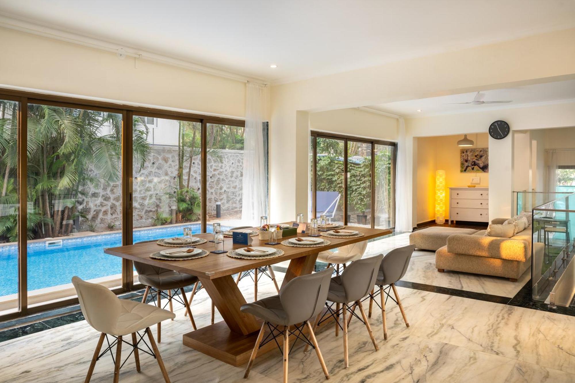 Saffronstays Casablanca * Lonavala