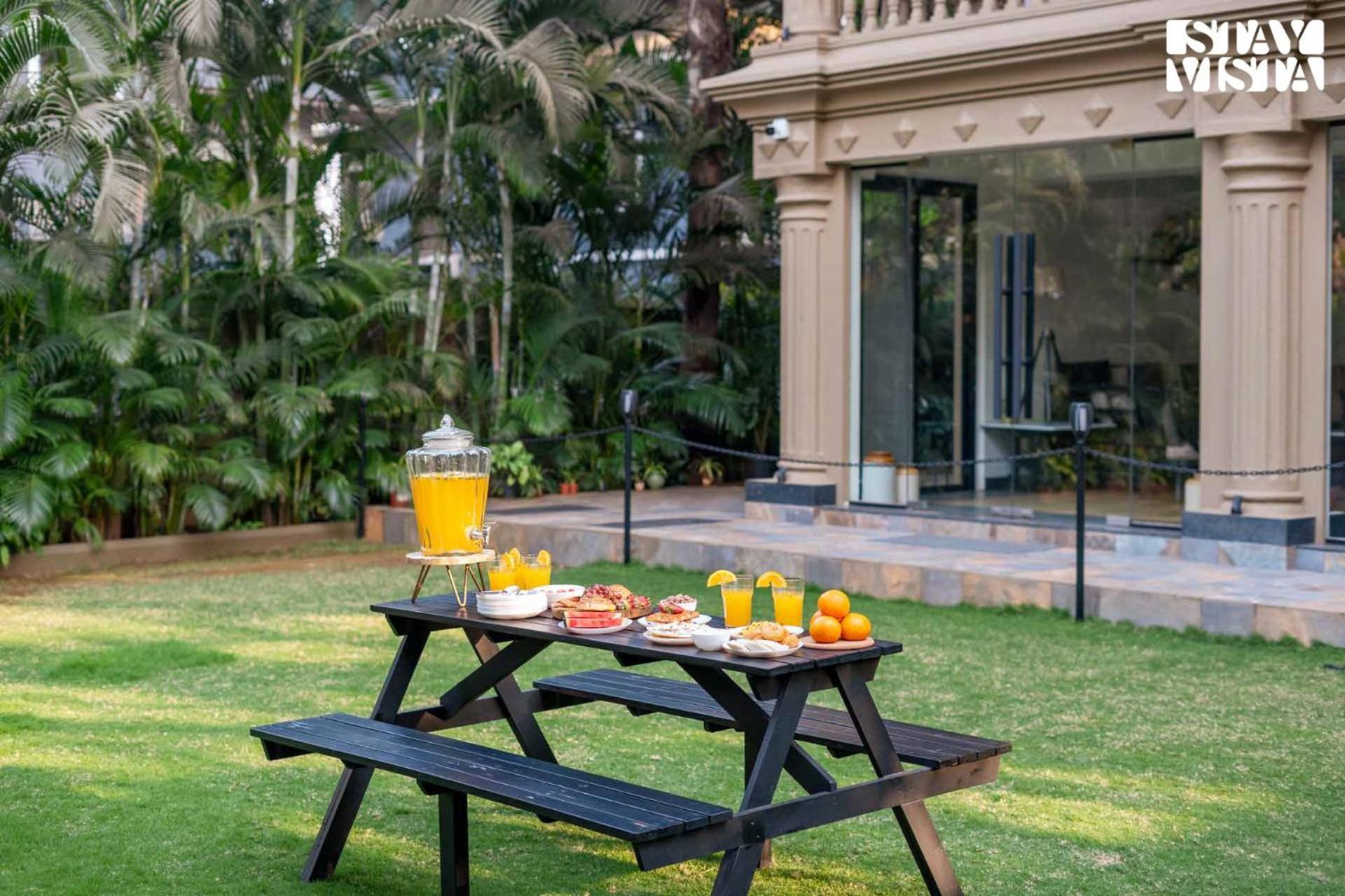 Villa Mehta Mansion By Stayvista - A With A Swimming Pool And Pool Table