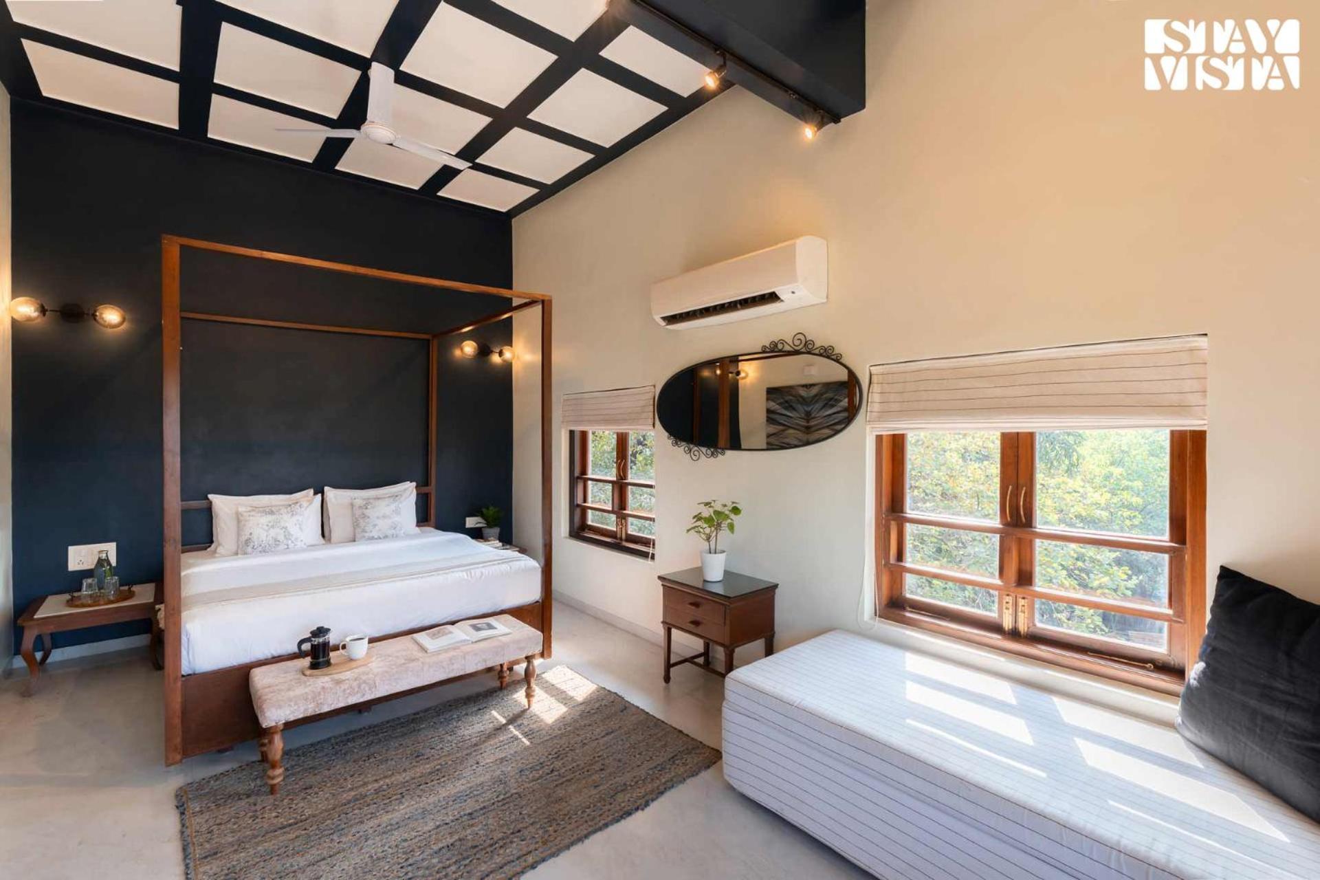 Villa Mehta Mansion By Stayvista - A With A Swimming Pool And Pool Table