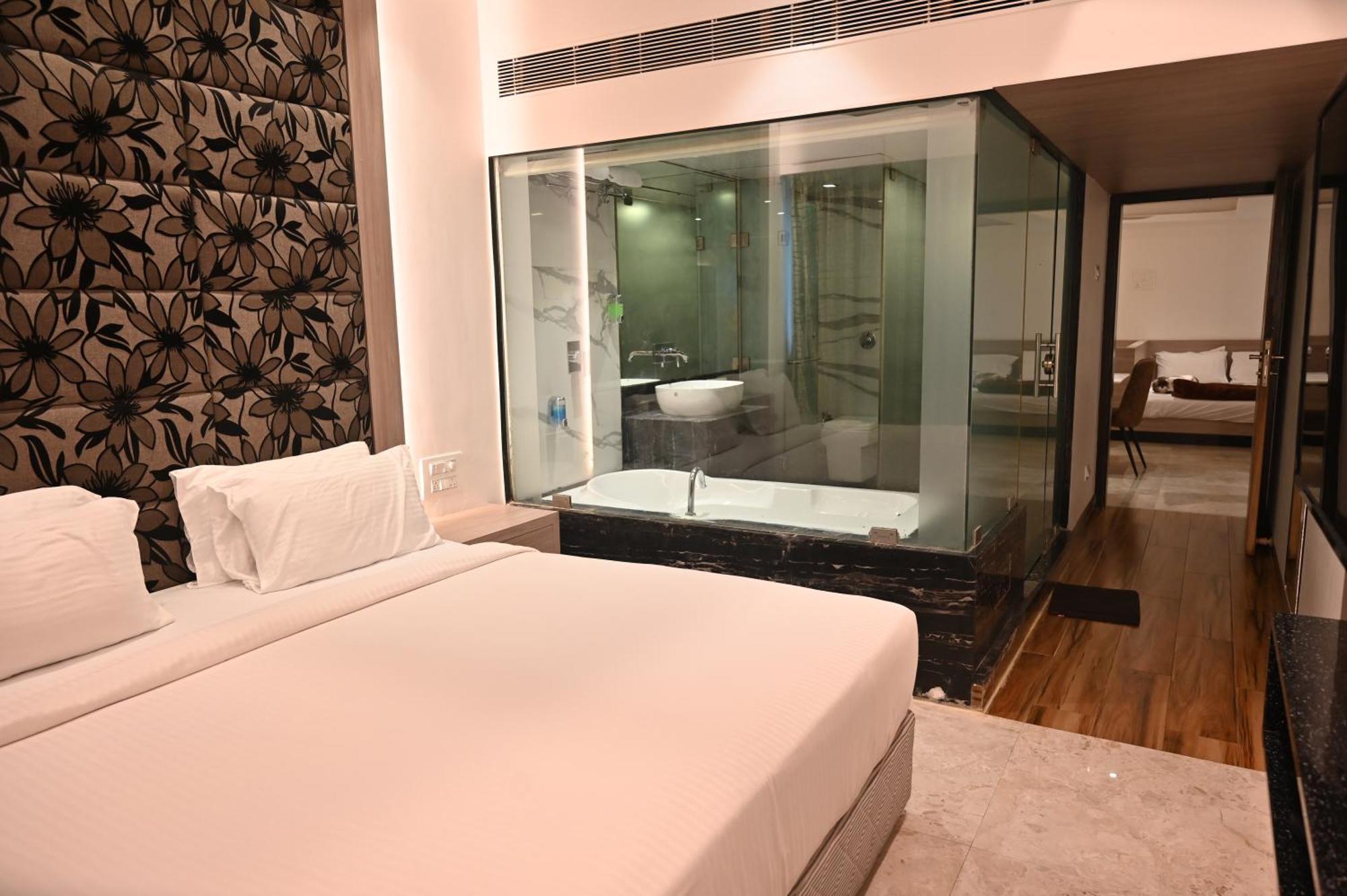 Hotel Kumar By Turtle, 4*
