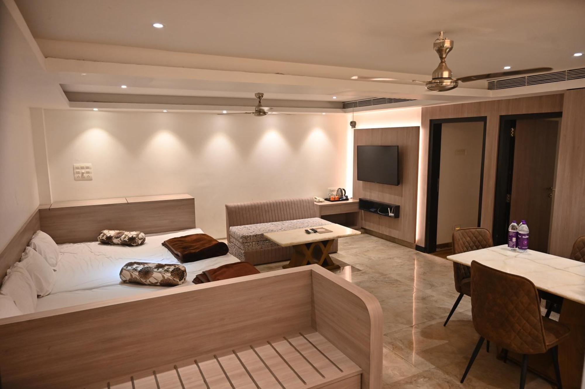 Kumar By Turtle, Hotel