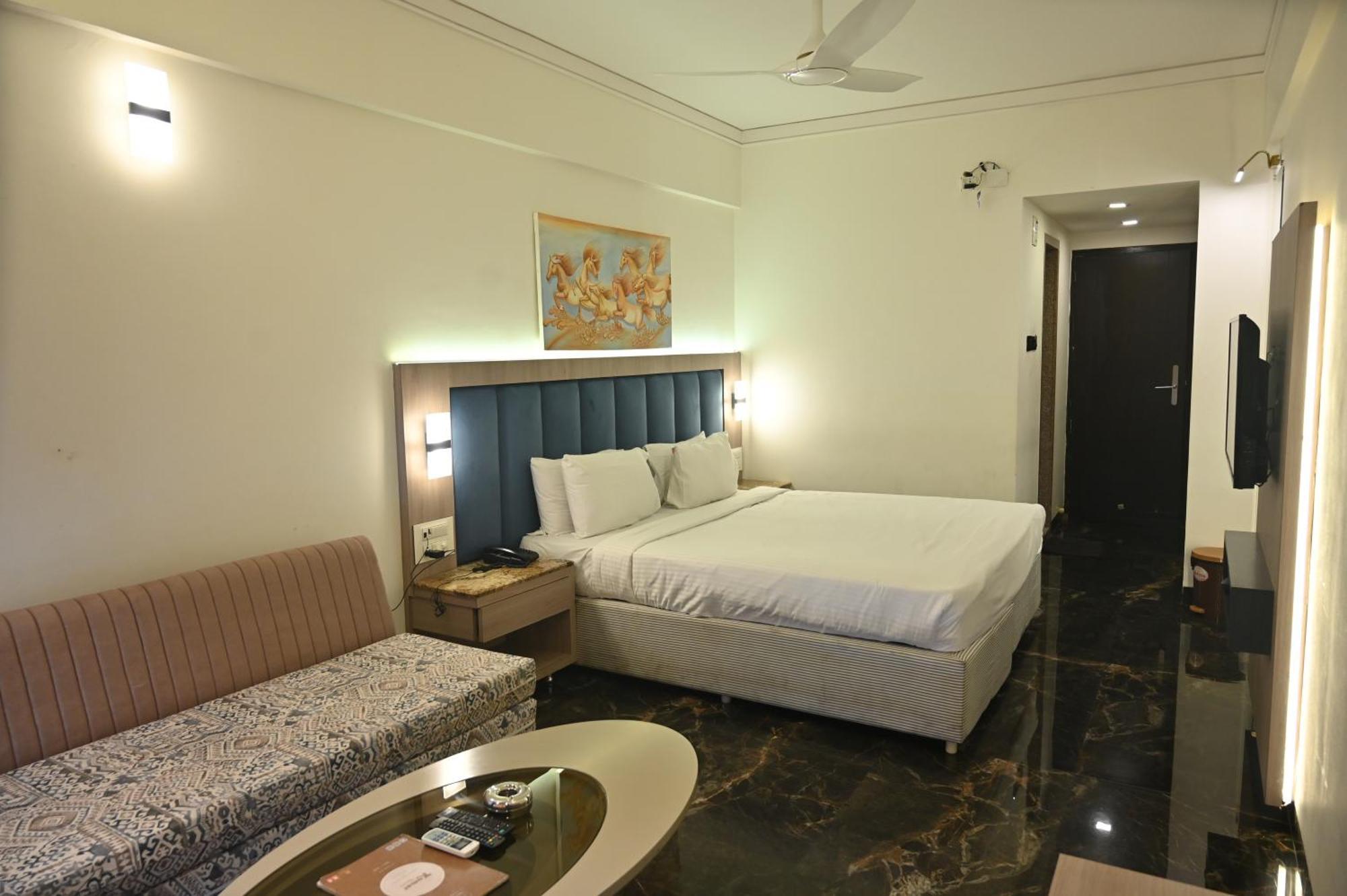 Kumar By Turtle, Hotel