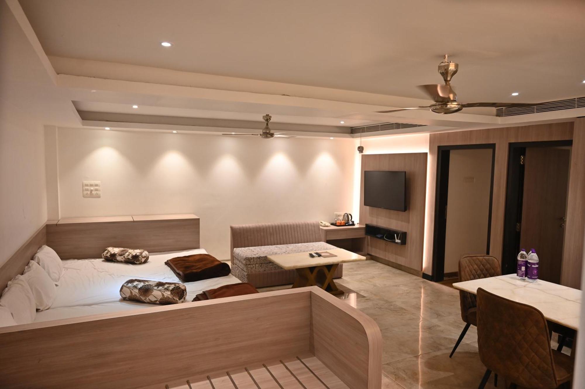 Kumar By Turtle, Hotel
