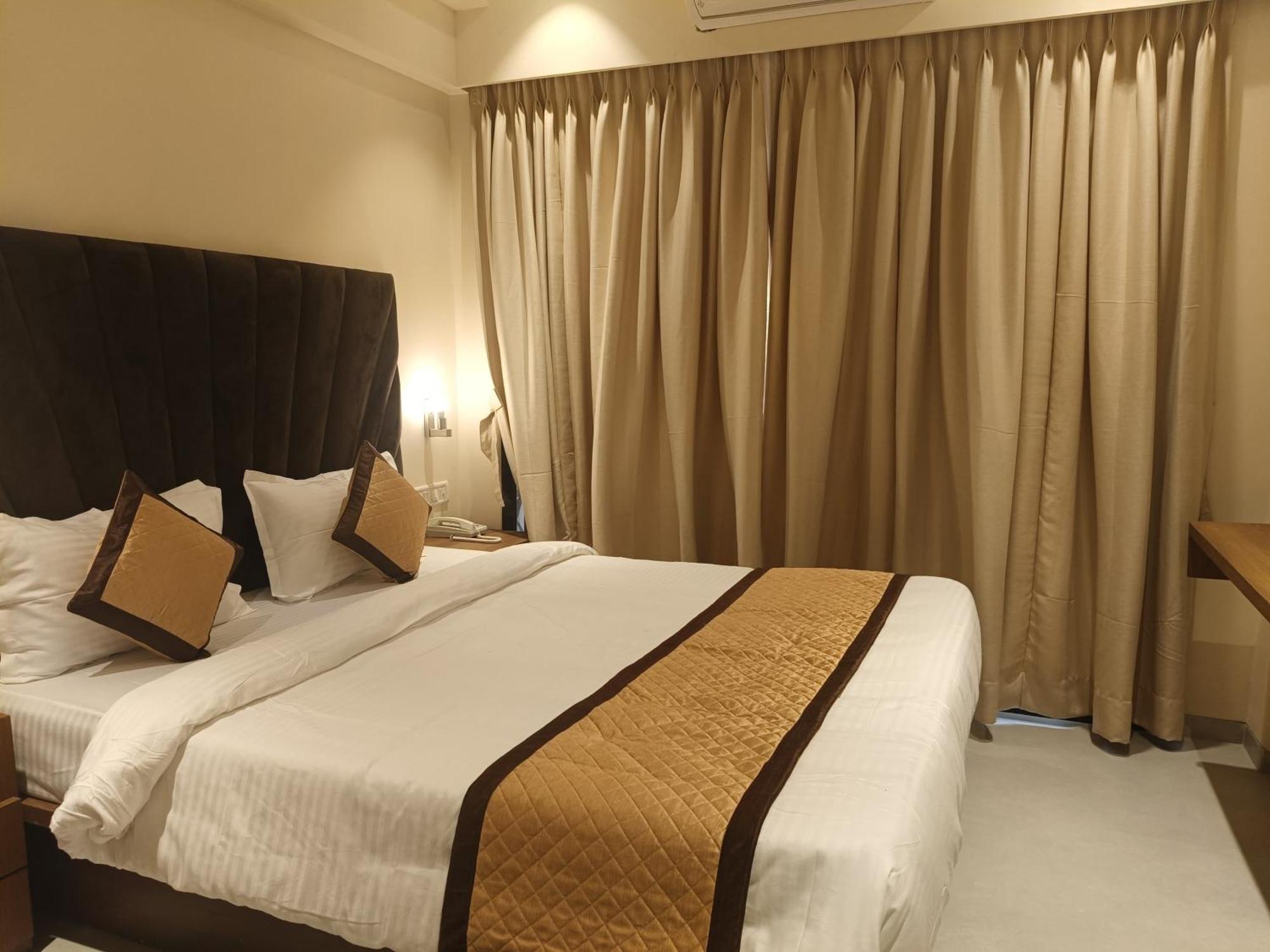 Vantage Point & 3* Lonavala