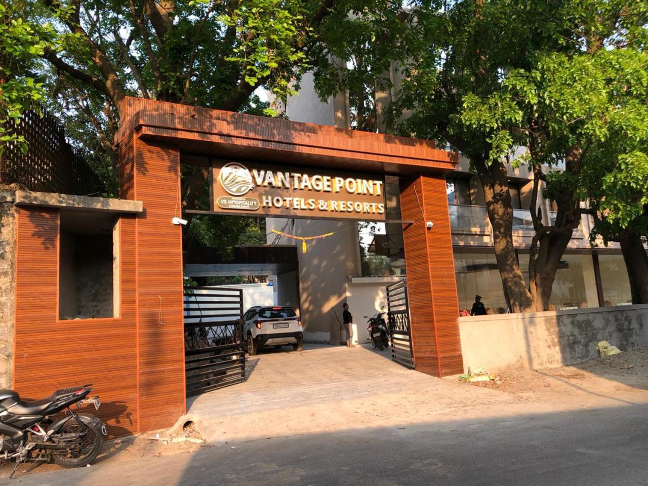 Hotel Vantage Point &