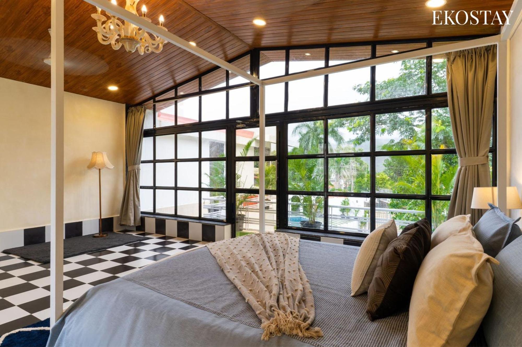 Ekostay - 8bhk La Flamingo With Private Turf Villa Lonavala