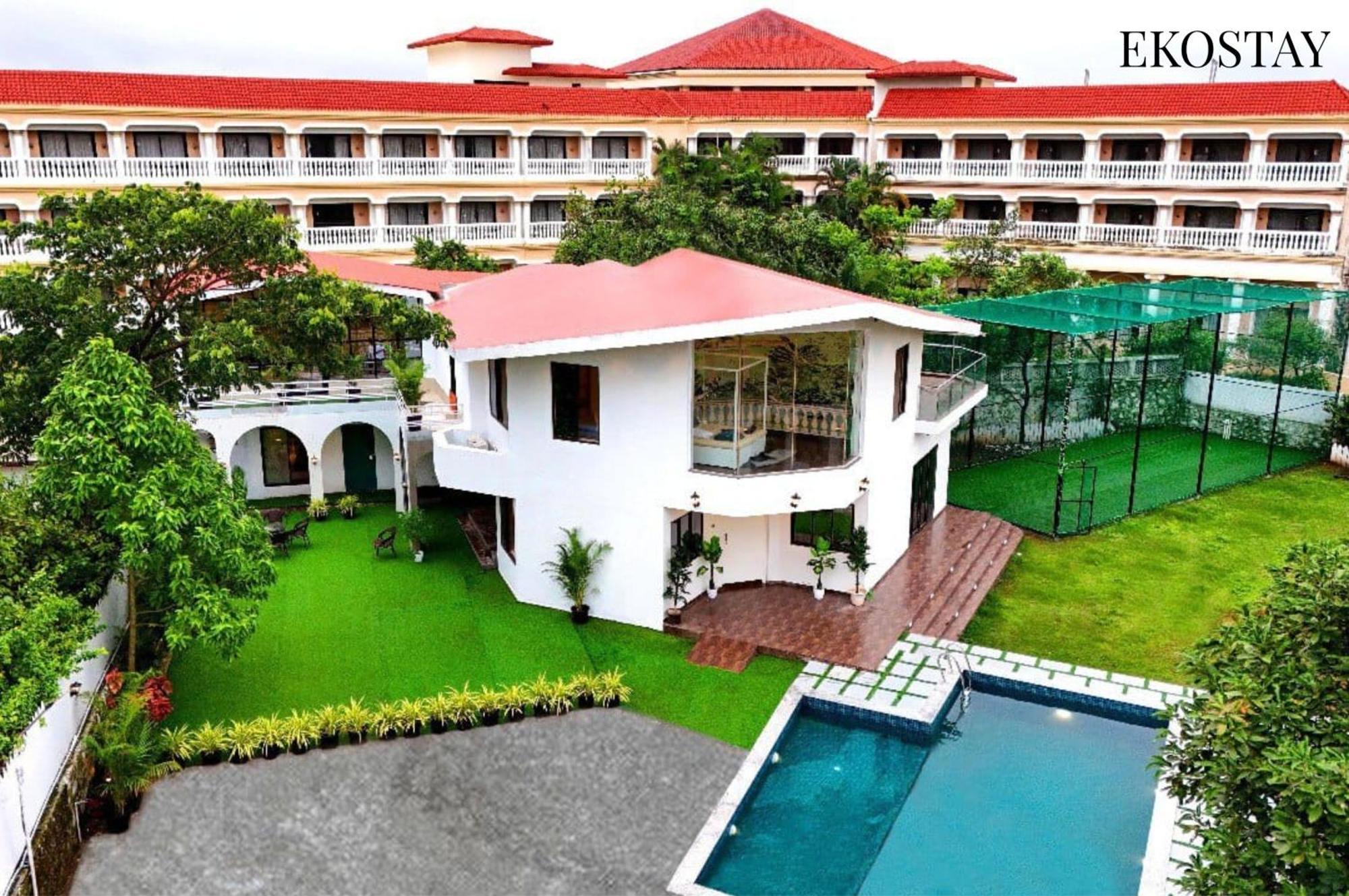 Villa Ekostay - 8bhk La Flamingo With Private Turf Lonavala
