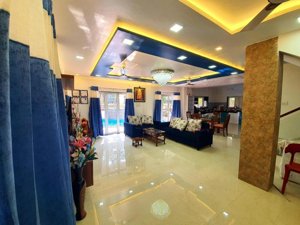 Hillside Crystal Villa *