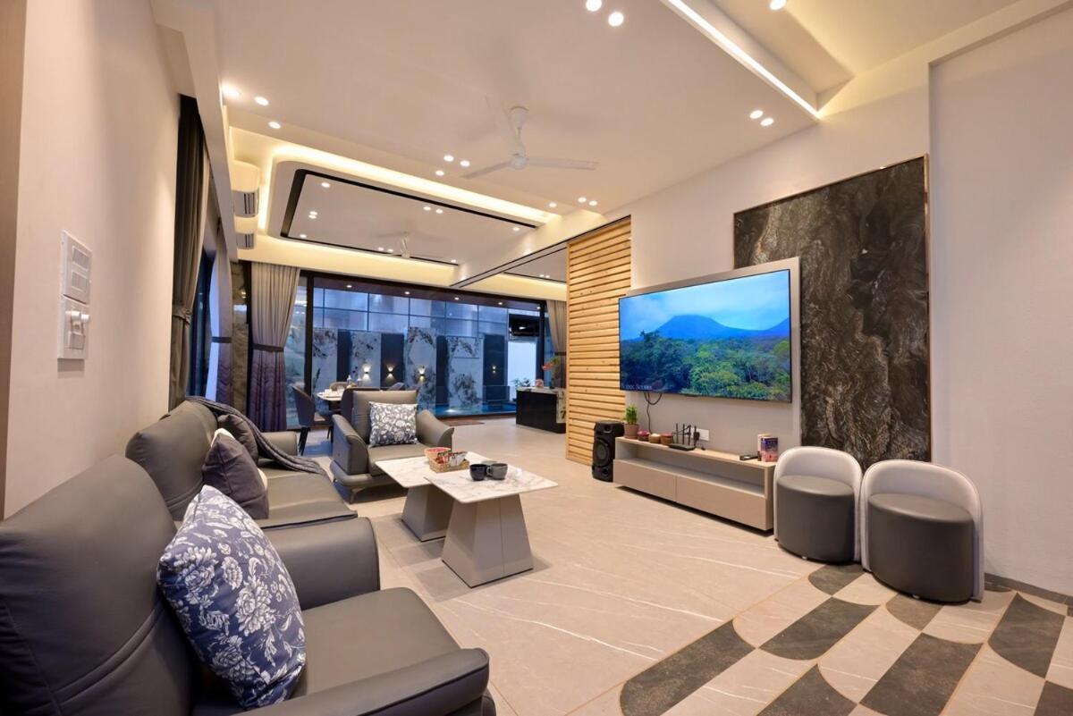 Emerald Bliss With Heated Pool & Outdoor Theatre Apartment *