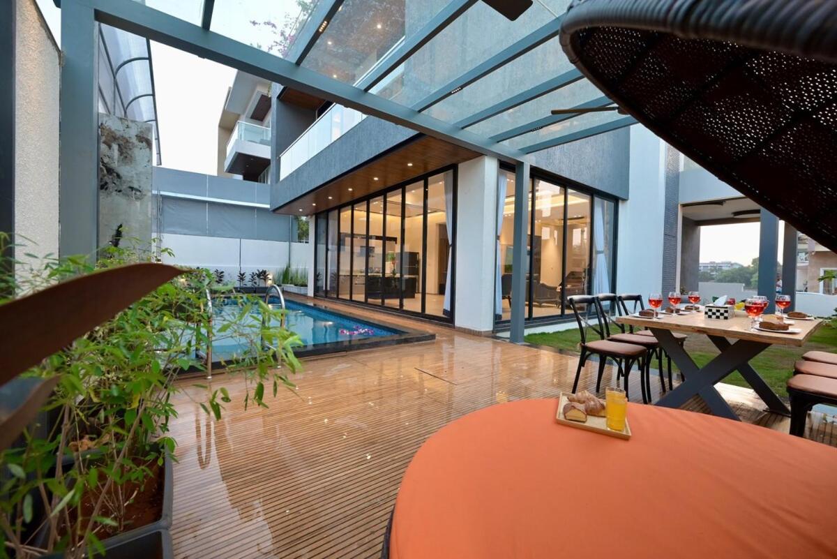 Emerald Bliss With Heated Pool & Outdoor Theatre Apartment Lonavala