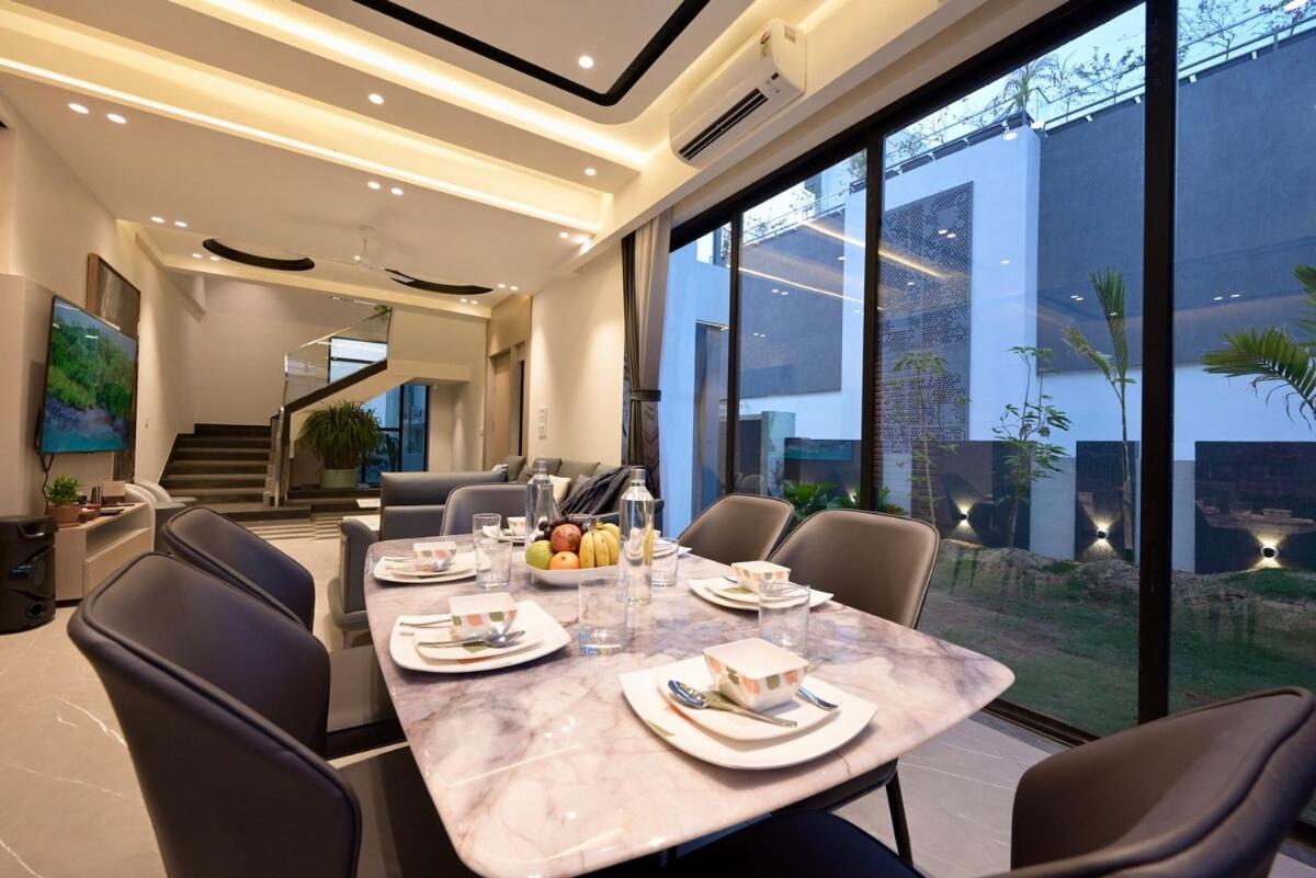 Emerald Bliss With Heated Pool & Outdoor Theatre * Lonavala