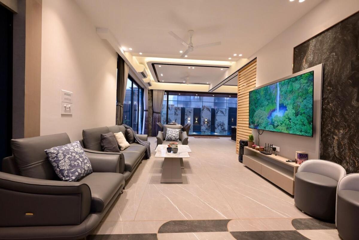 Apartment Emerald Bliss With Heated Pool & Outdoor Theatre Lonavala