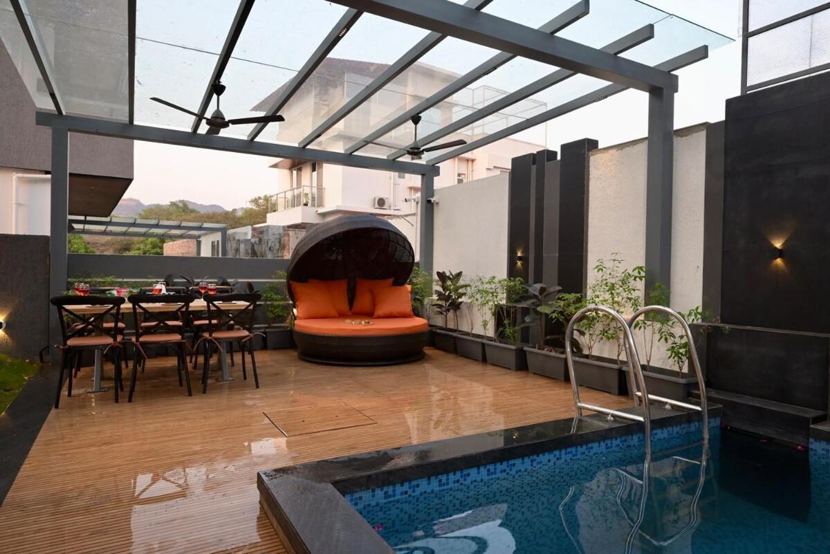 Emerald Bliss With Heated Pool & Outdoor Theatre Apartment