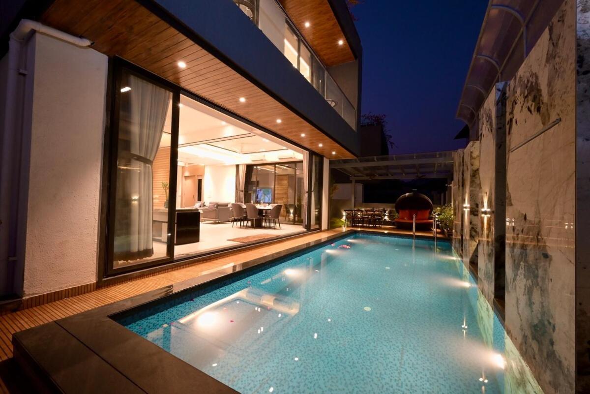 Apartment Emerald Bliss With Heated Pool & Outdoor Theatre Lonavala