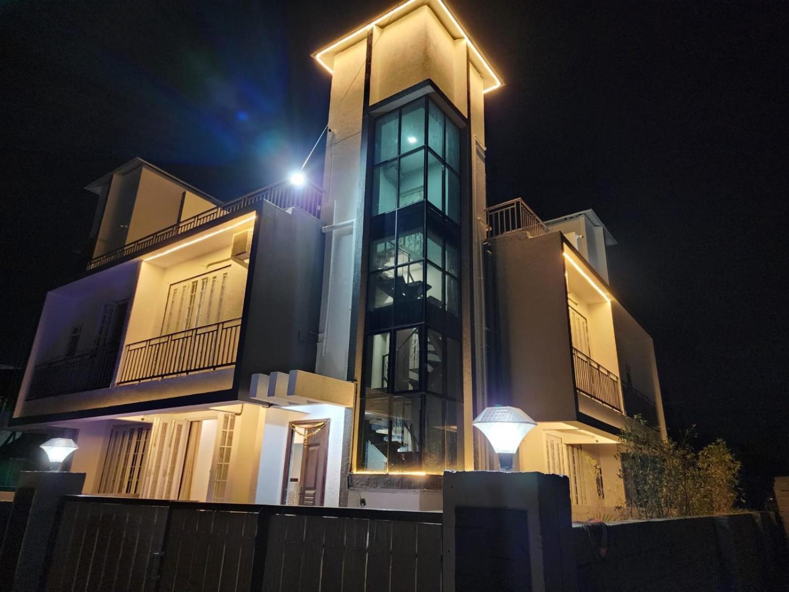 Twilight Ll 2pm Ll Swimming Pool Ll Ac Ll Bbq Villa Lonavala