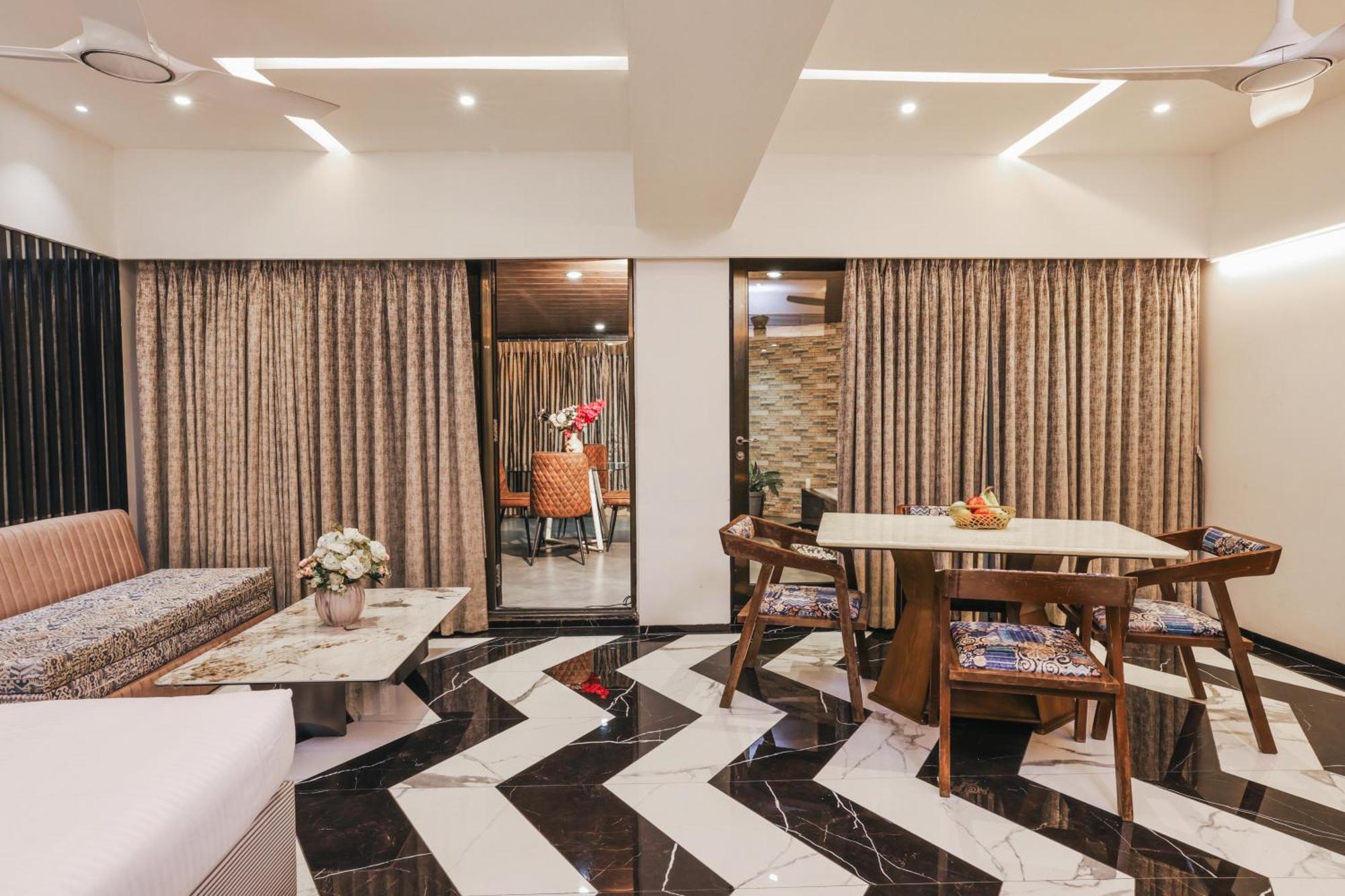 Kumar By Turtle, Hotel