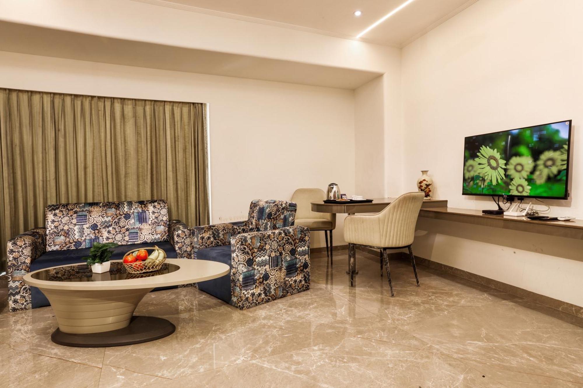 Hotel Kumar By Turtle, 4*