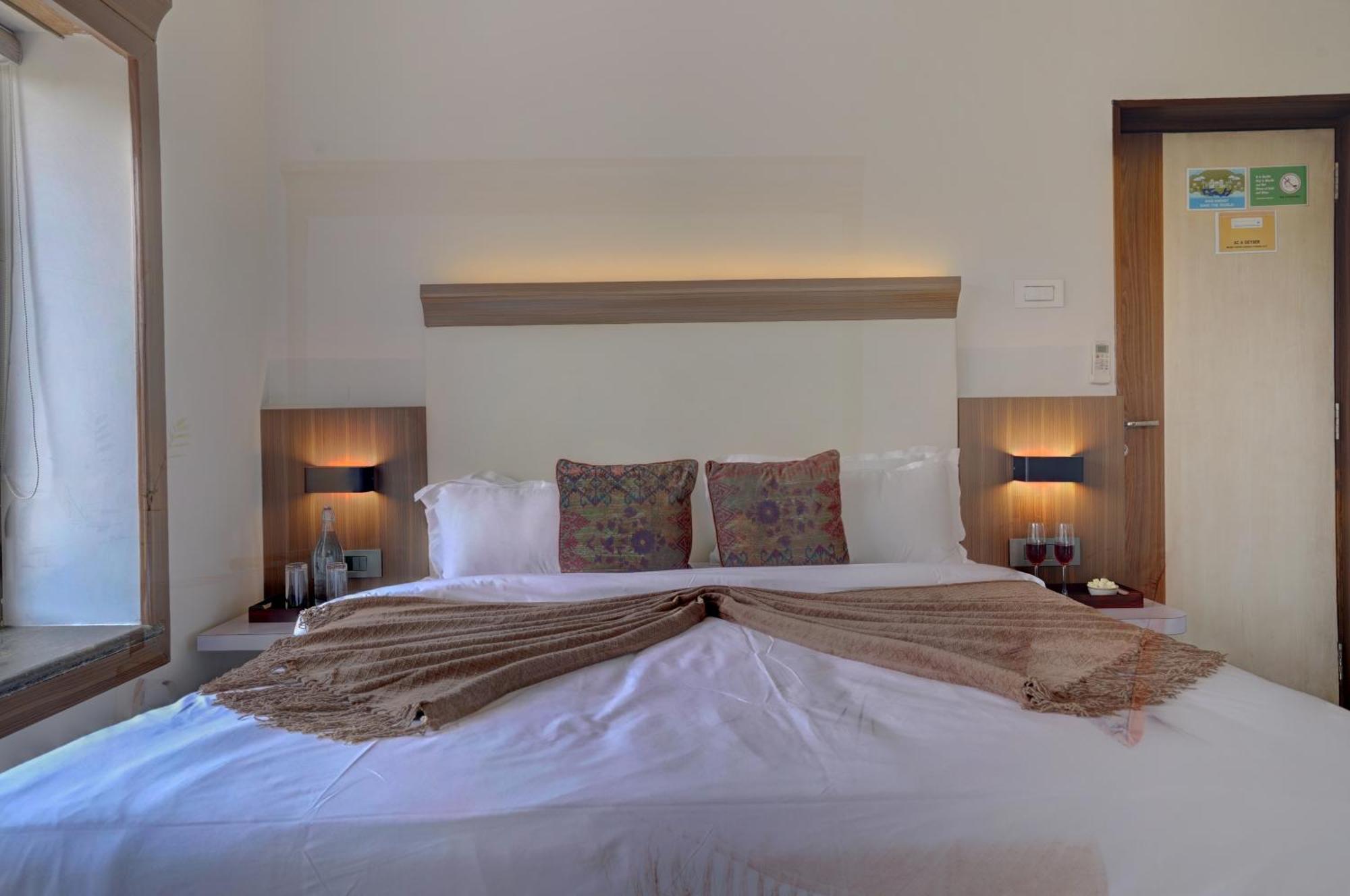 Alaya Adarsh Elegant 3-bhk With Private Pool *