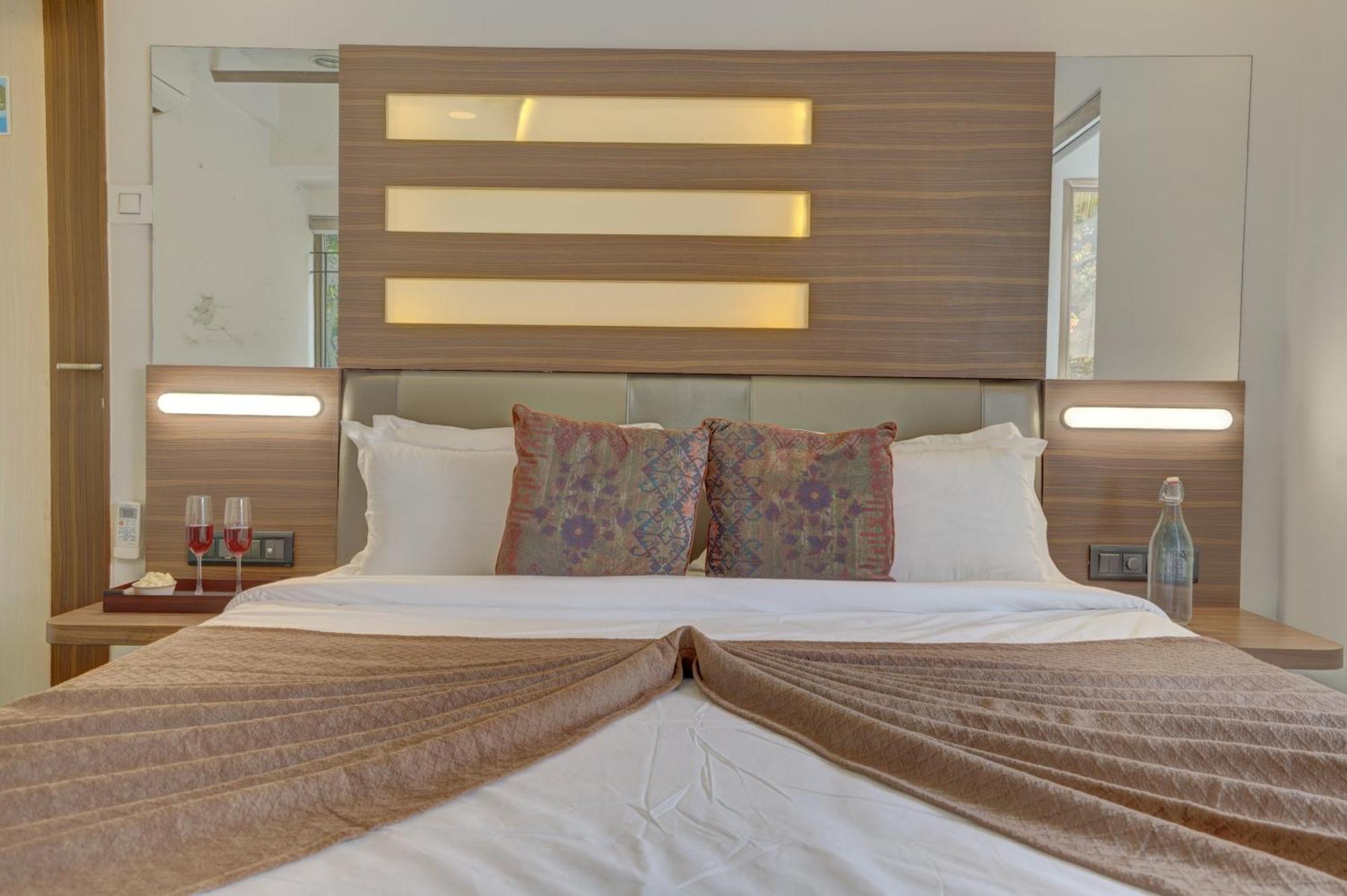 Alaya Adarsh Elegant 3-bhk With Private Pool *
