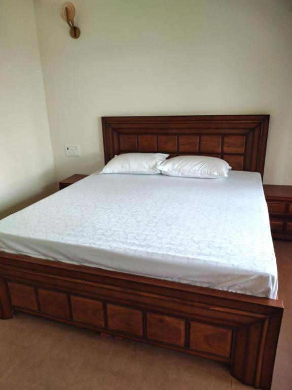 Villa Twilight Ll Grand 4bhk Lawn Ll Cook Available *