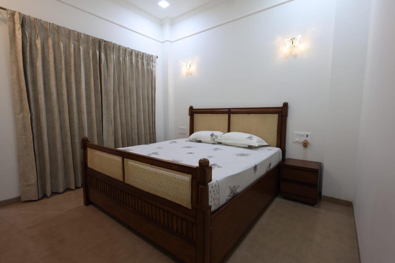 Villa Twilight Ll Grand 4bhk Lawn Ll Cook Available