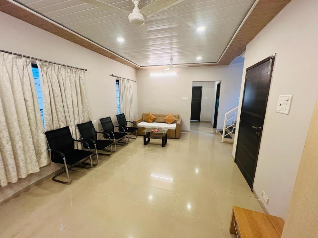 Aron & 4* Lonavala