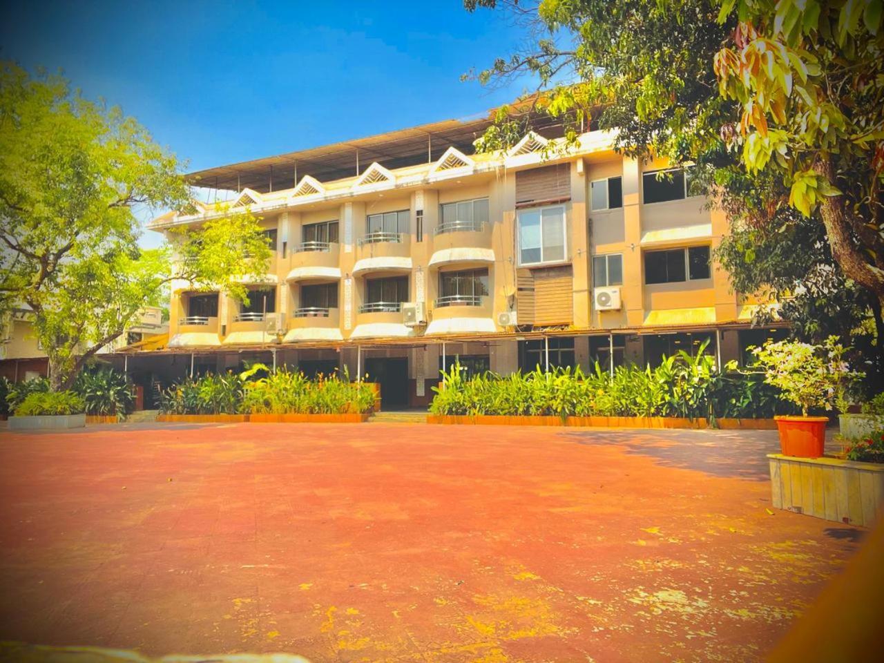 Aron & Hotel Lonavala