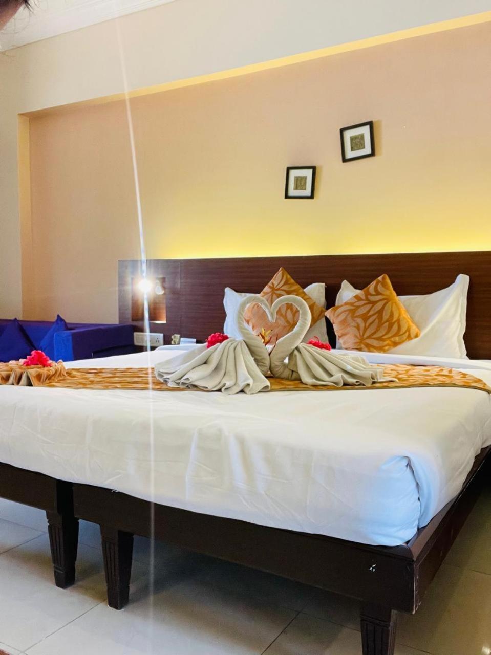 Aron & Lonavala