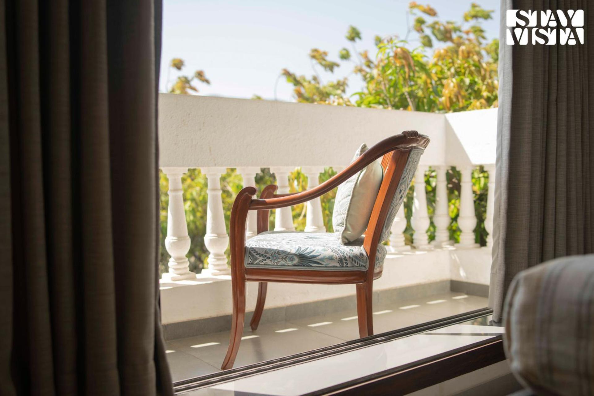 Stayvista At Tesoro With Outdoor Pool, Wifi Villa *