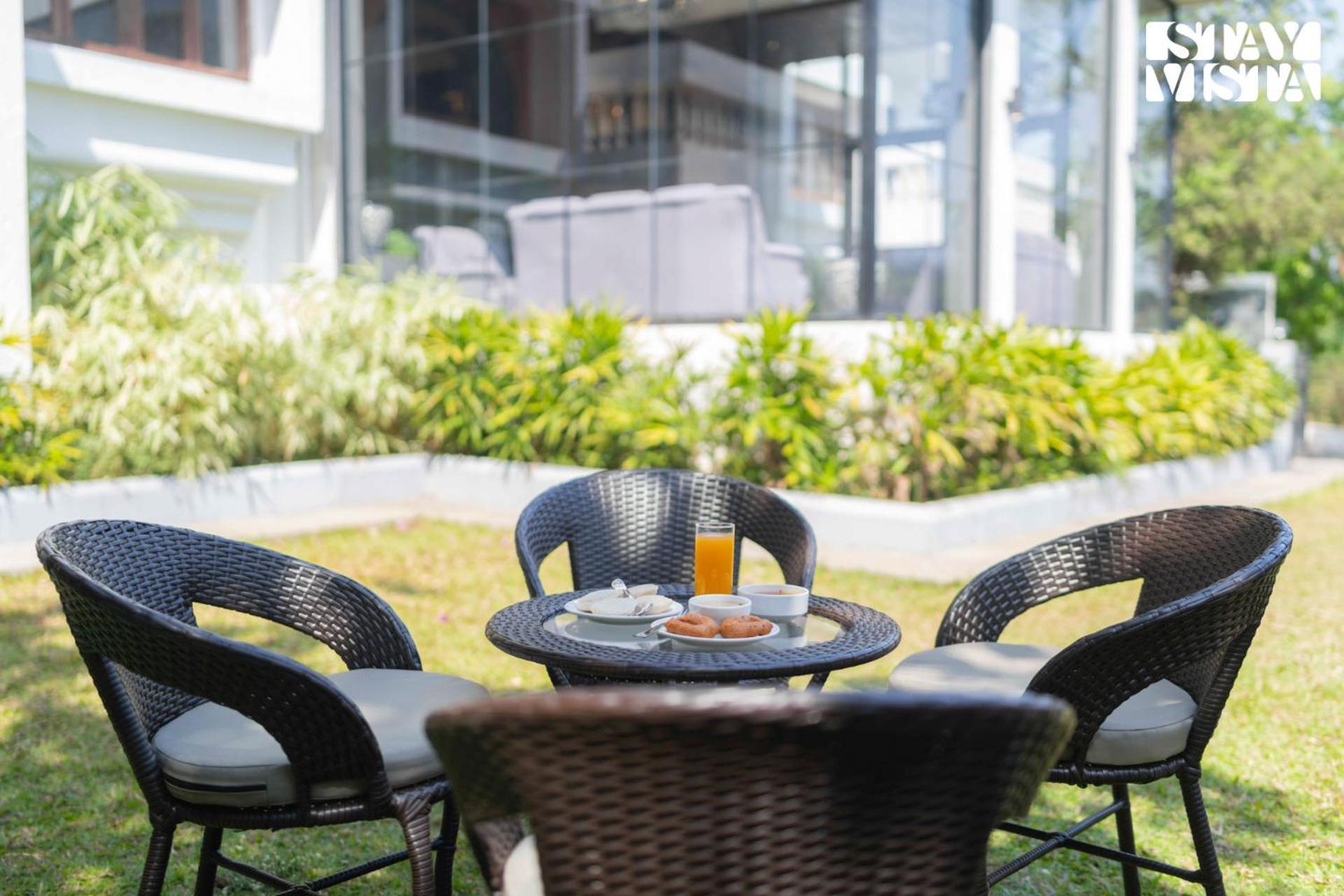 Stayvista At Tesoro With Outdoor Pool, Wifi *