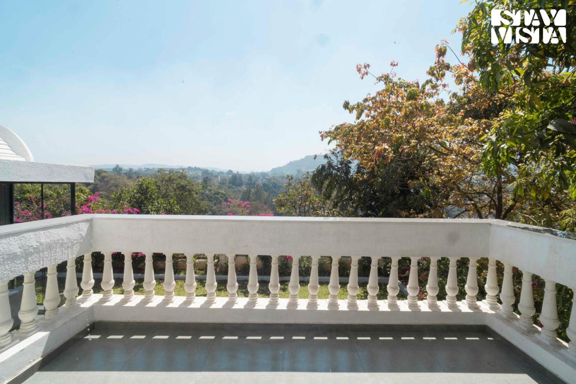 Stayvista At Tesoro With Outdoor Pool, Wifi