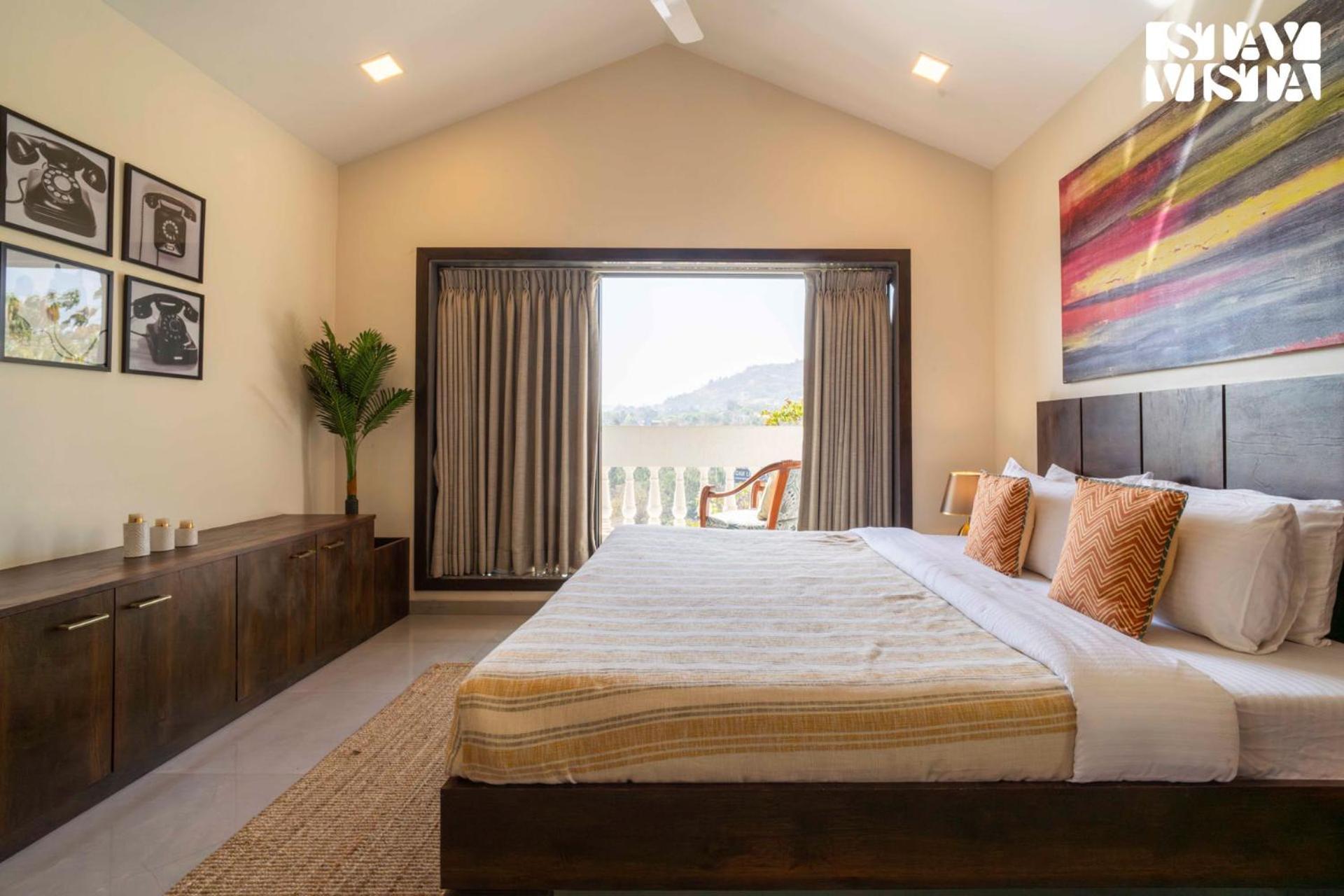 Stayvista At Tesoro With Outdoor Pool, Wifi Villa Lonavala