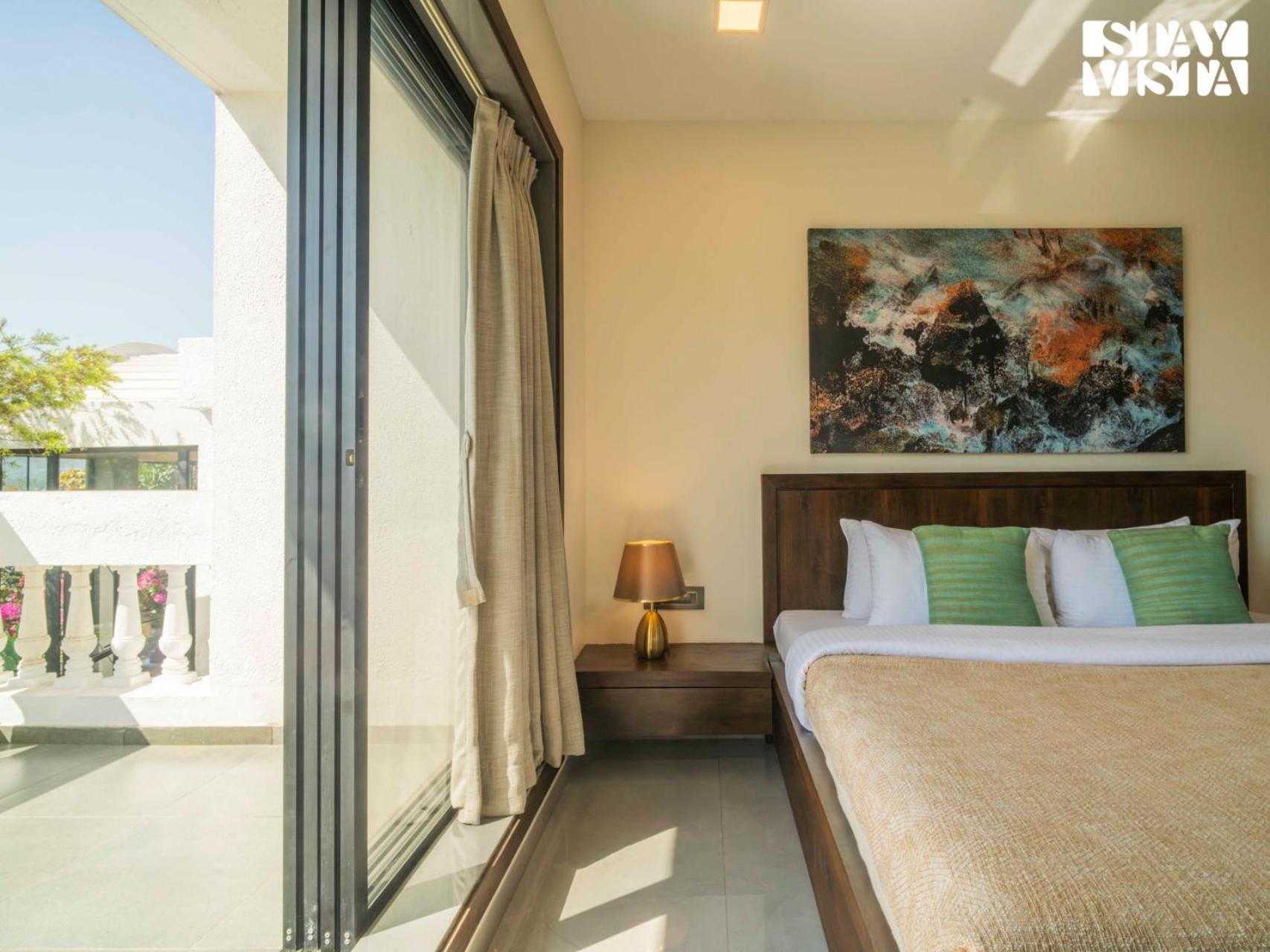 Stayvista At Tesoro With Outdoor Pool, Wifi Villa