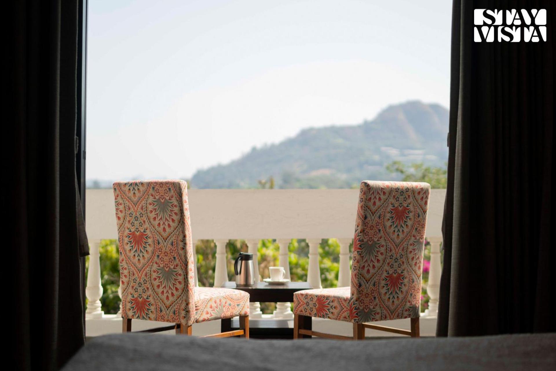 Stayvista At Tesoro With Outdoor Pool, Wifi Villa Lonavala