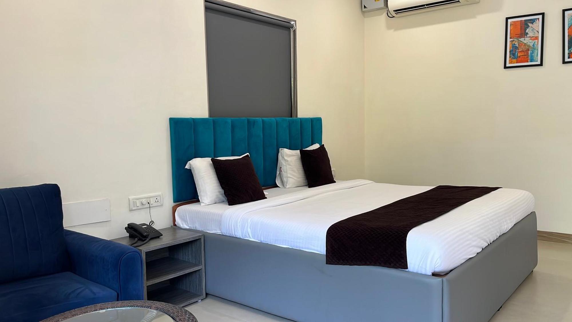 Resort Girivihar Club - Pure Veg