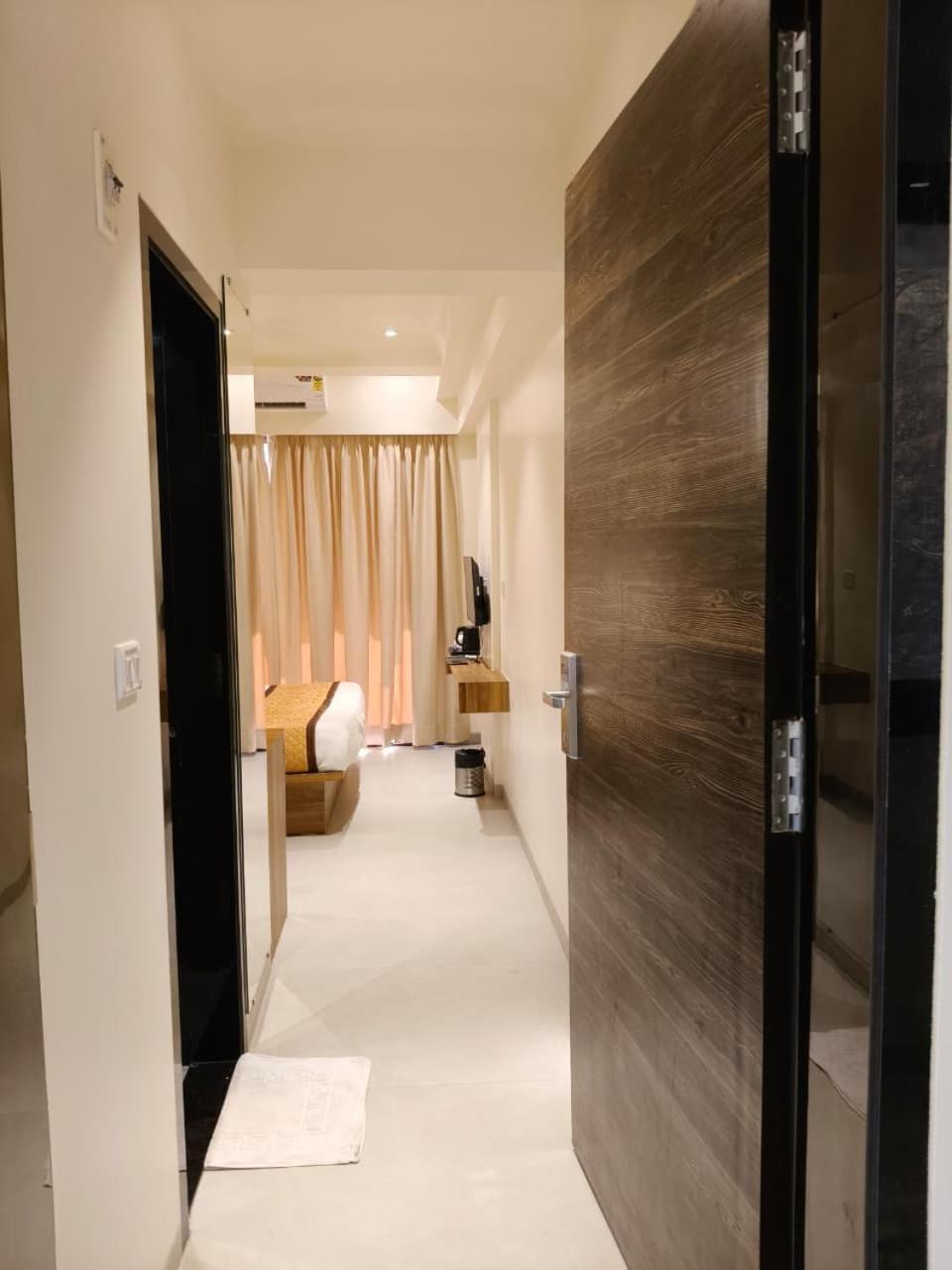 Hotel Vantage Point &