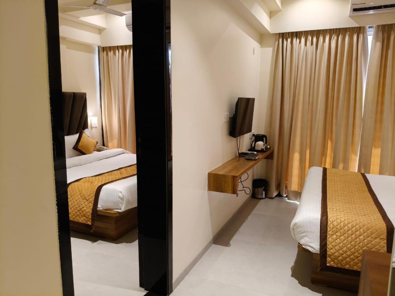 Vantage Point & Hotel 3*